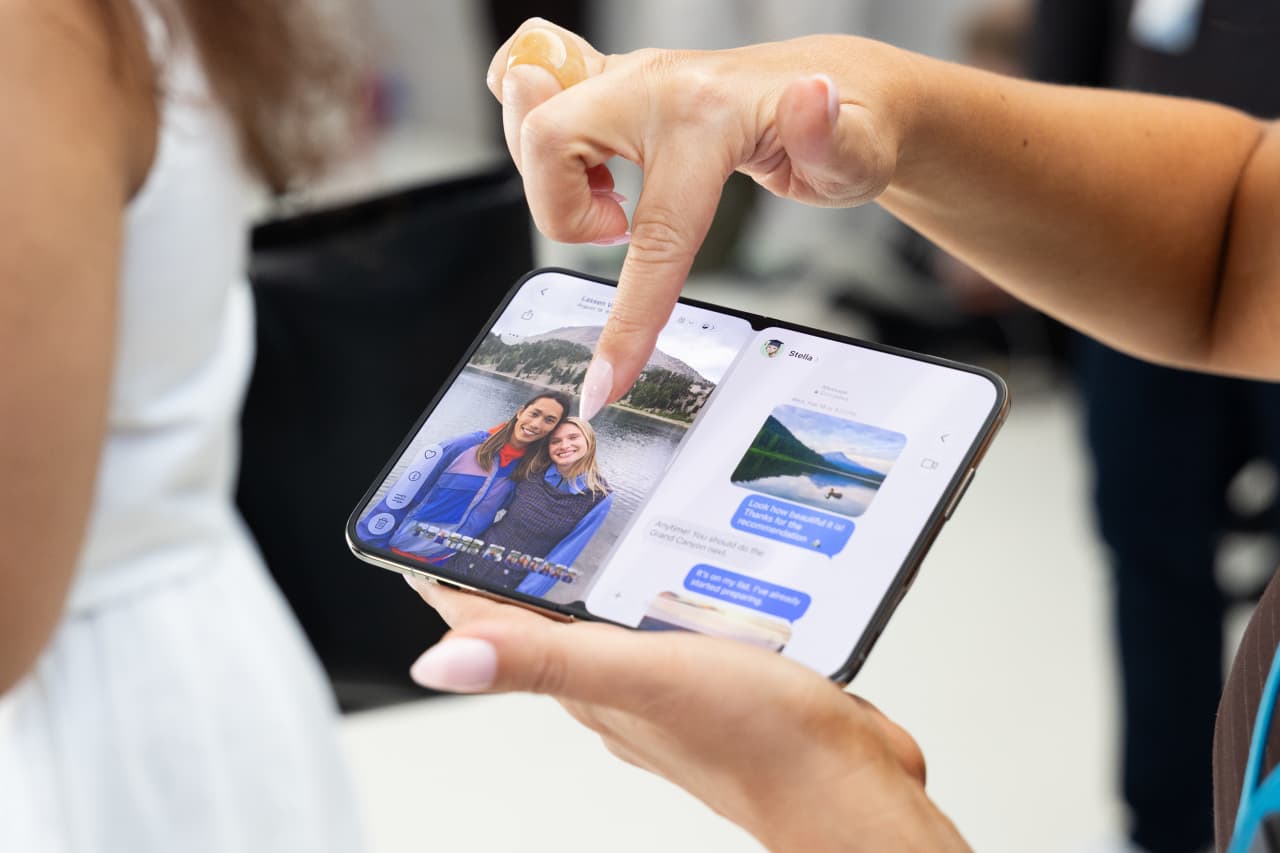 Is Apple’s foldable iPhone Duo worth $2,000? See how it stacks up against other foldable phones. — MarketWatch, Tokyo Business news