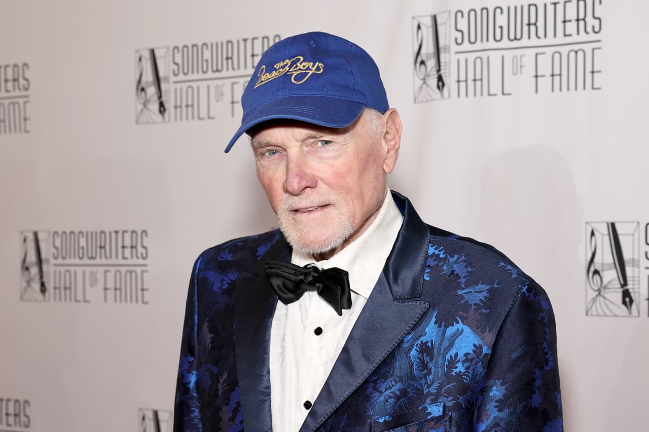 The Beach Boys’ Mike Love goes the extra mile to protect the land around $43 million Lake Tahoe estate — MarketWatch, Tokyo Business news