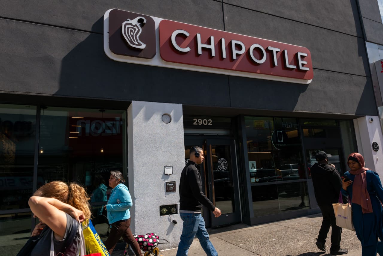 Chipotle expects modestly higher sales this year as drive-thru ‘Chipotlanes’ come to more stores — Tokyo Dining news