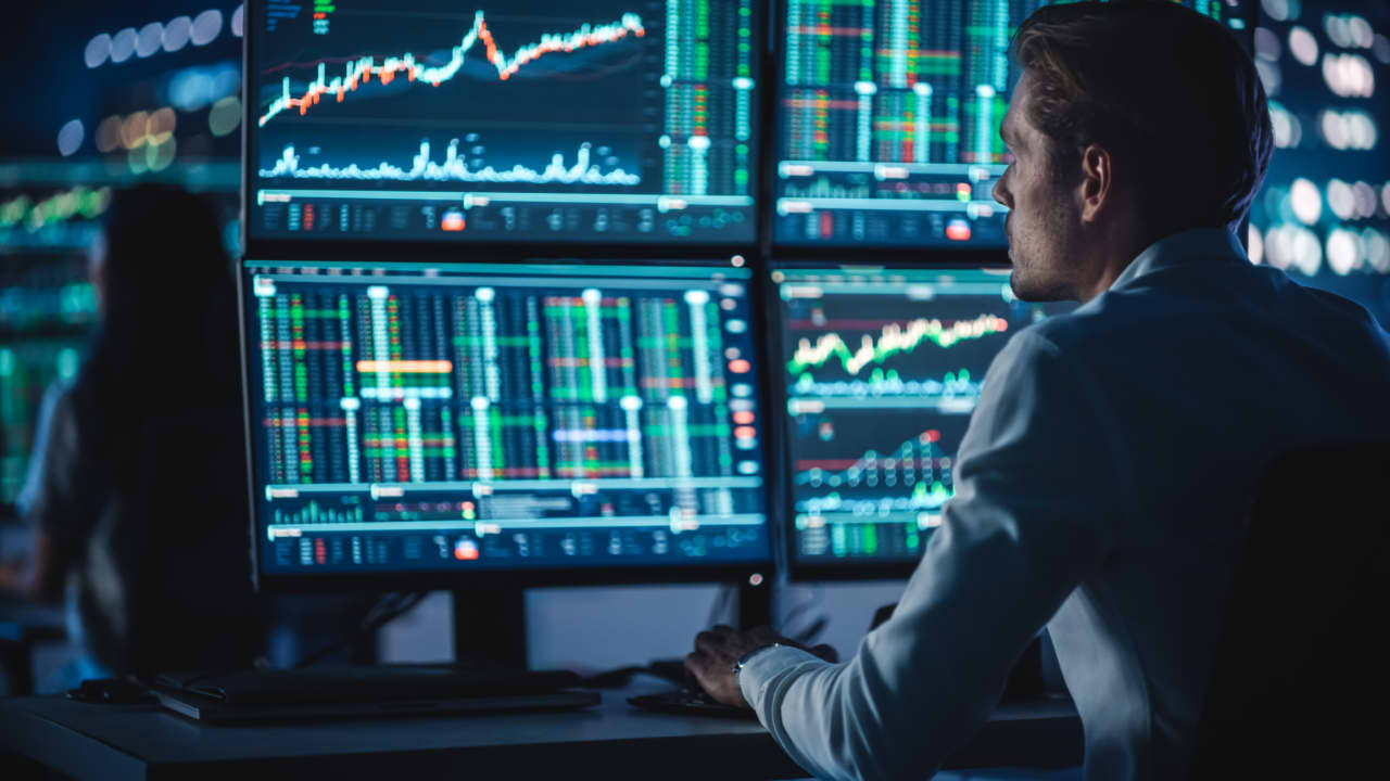 It’s been a painful month for hedge funds. To turn it around, they are shorting U.S. stocks. — MarketWatch, Tokyo Arts news