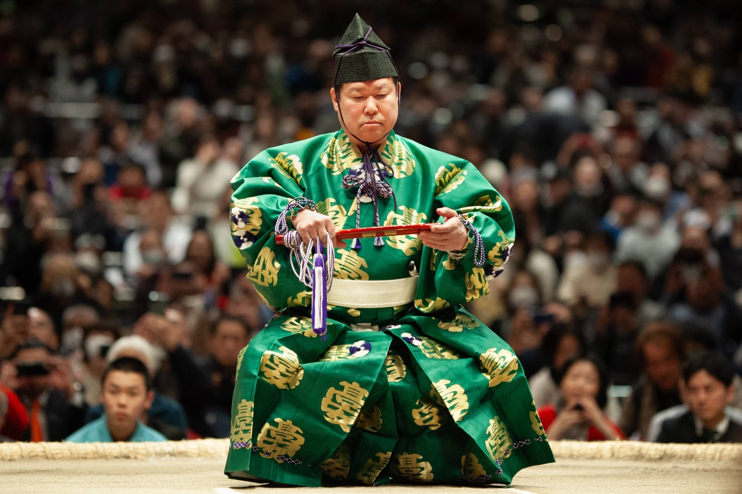  Sumo’s officiating cohort is a world of its own  — Japan Times
