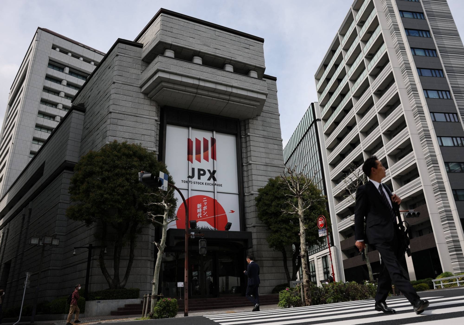 Topix’s largest-ever overhaul to cull hundreds of Japan stocks  — Japan Times