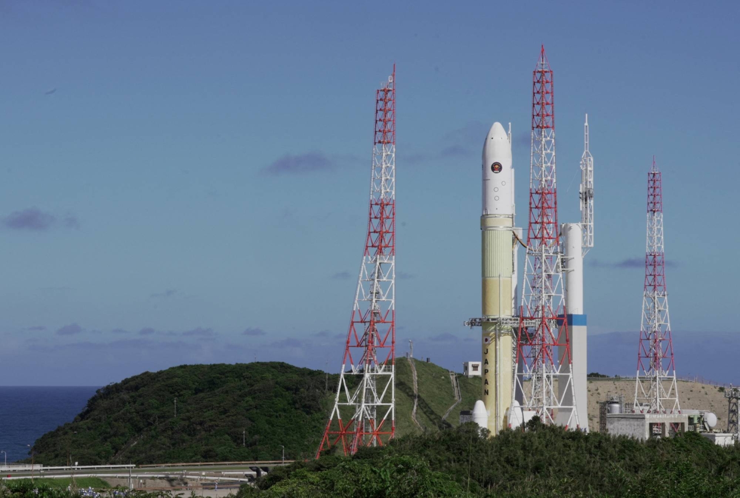  Japan launches probe in historic bid to collect sample from Mars moon  — Japan Times