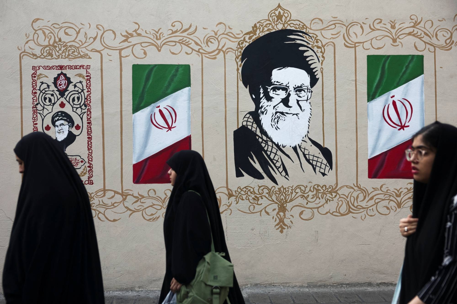  Iran prolongs talks in stalemate to influence U.S. midterms, officials say  — Japan Times