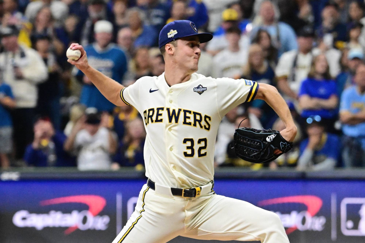  Brewers hold on in ninth to edge Rays in Game 1 of World Series  — Japan Times, Tokyo Sports news