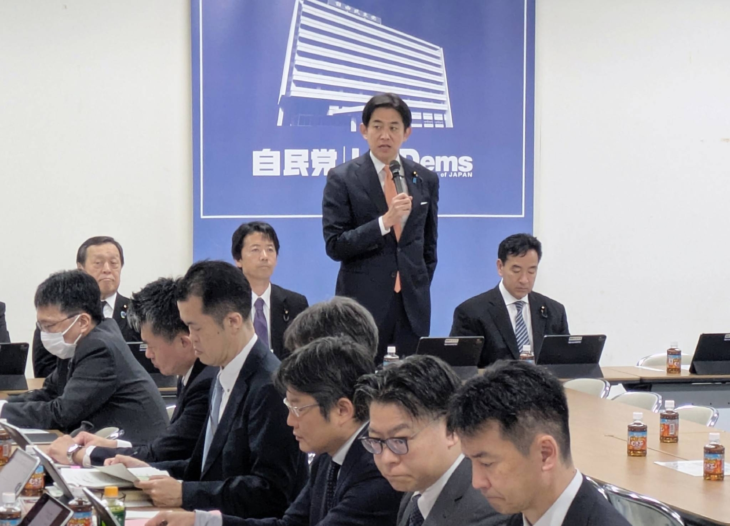  LDP proposes gradual reduction of fuel subsidies  — Tokyo Business news