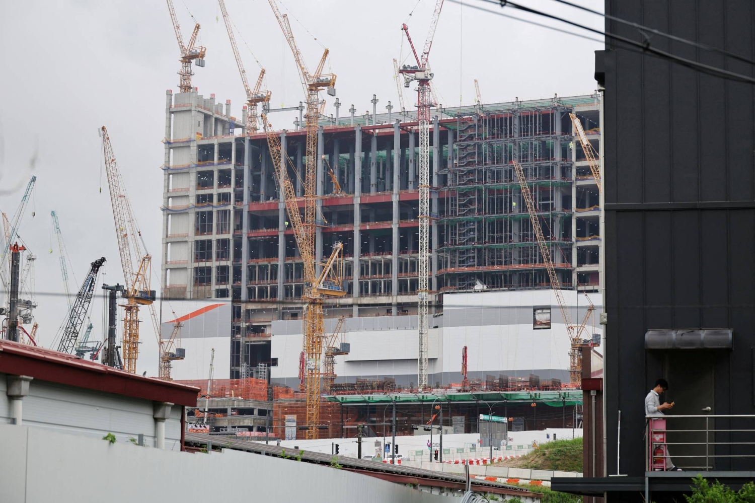  South Korea growth tops forecast as chip boom masks weak demand  — Tokyo Business news