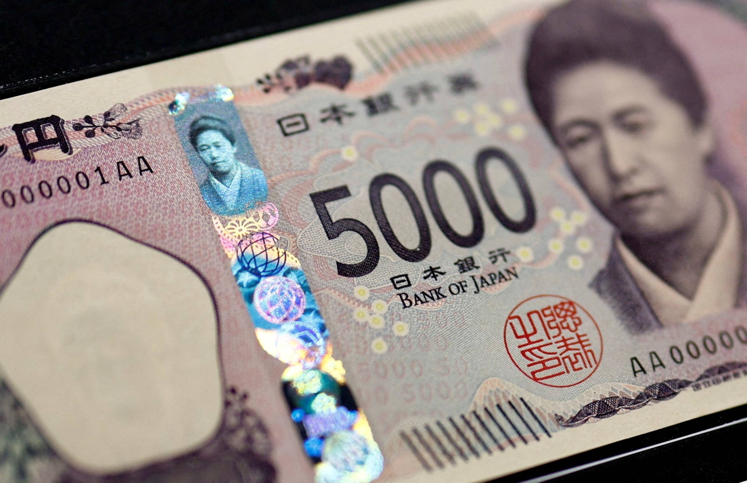  Japan considers paying low-income workers ¥5,000 through benefit program  — Japan Times